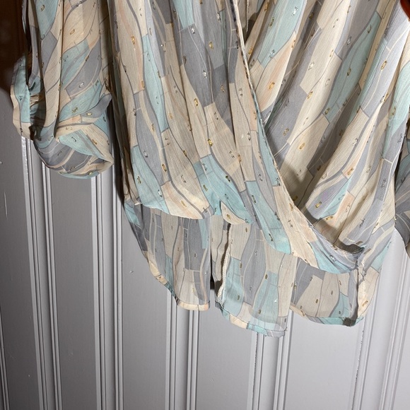 Lovestitch Hi-Lo Pastel with Metallic Thread Blouse Size Lg Flattering Fit! - Picture 13 of 15